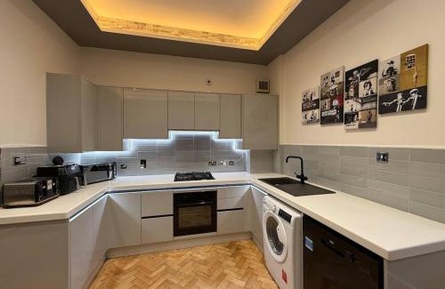 Fishponds Apartment | Hi spec Victorian apartment with Rooftop Hot tub