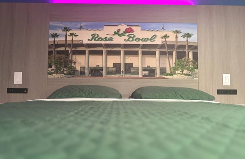 East Pasadena Hotel | Hi-Way Host Motel