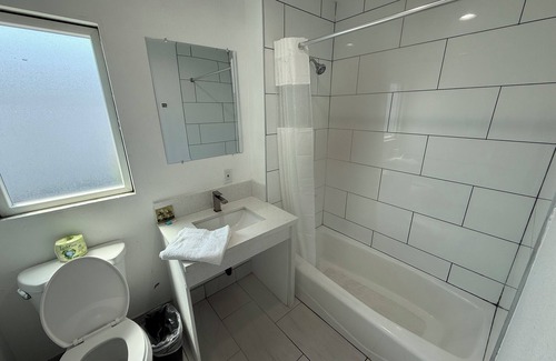 East Pasadena Hotel | Hi-Way Host Motel