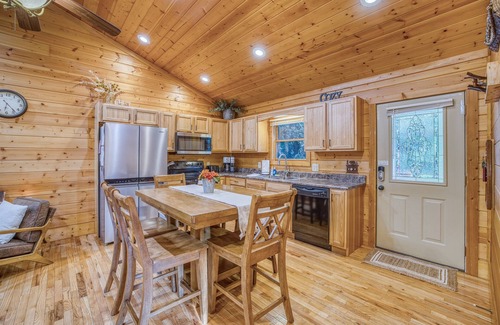 Hiawassee House | Hiawassee GA, 2 KING BEDS, close to town/wineries/Helen