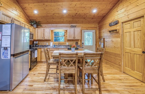 Hiawassee House | Hiawassee GA, 2 KING BEDS, close to town/wineries/Helen