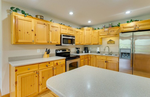 Hiawassee Cabin | Hiawassee Riverfront Cabin: 7 Mi to Lake Chatuge!