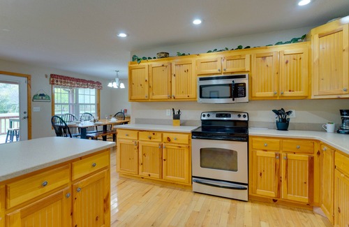 Hiawassee Cabin | Hiawassee Riverfront Cabin: 7 Mi to Lake Chatuge!