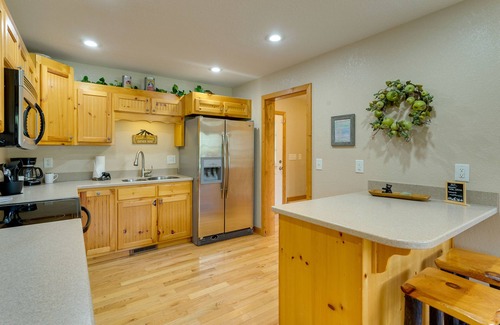 Hiawassee Cabin | Hiawassee Riverfront Cabin: 7 Mi to Lake Chatuge!