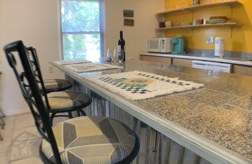 Flagler Beach Apartment | Hibiscus Cottage - At Casas de la Playa Central