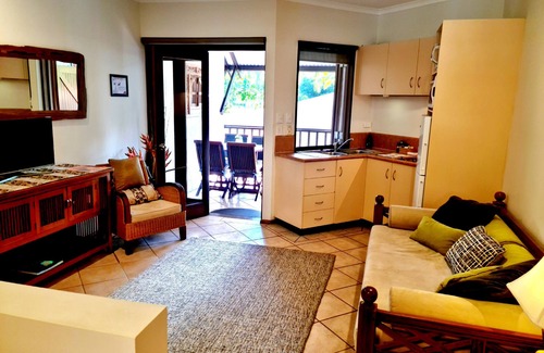 Port Douglas Apartment | Hibiscus Delights @ Apartment 19