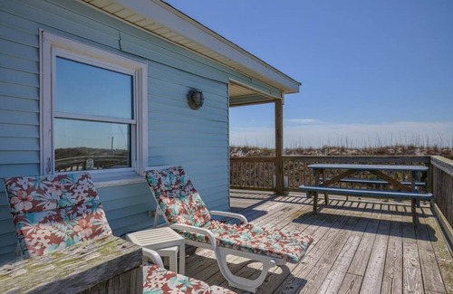 North Topsail Beach Cottage | Hibiscus Hut - Oceanfront - Midcentury Modern Tiki Theme