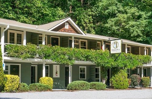 Chimney Rock Hotel | Hickory Falls Inn