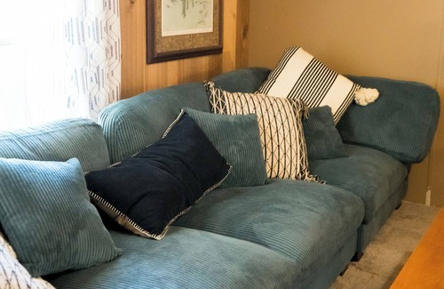 Cache House | Hickory Hideaway - 4 Bedroom/2 Bath in quiet country setting