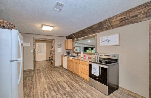 Hemphill House | Hickory Hill Hideaway