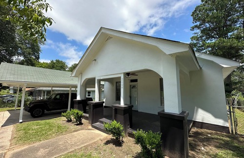 Texarkana Cottage | Hickory House - 4 Bedrooms - Sleeps Up To 8