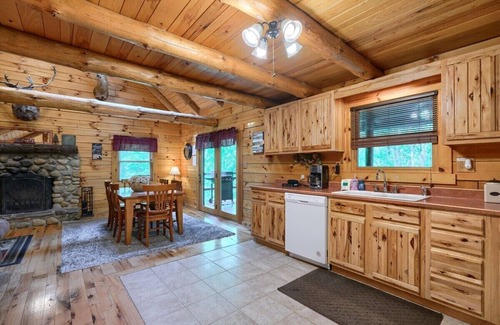 Logan Cabin | Hickory House | Hocking Hills