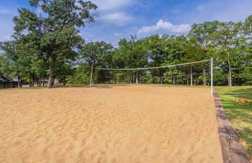 Branson Condo | HICV Holiday Hills Resort studio unit Saturday check-in