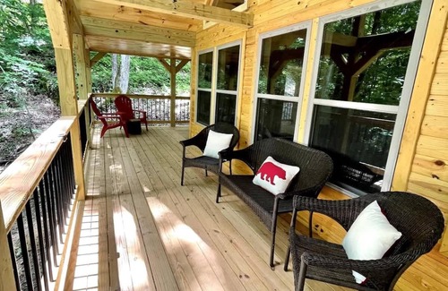Primrose Cabin | Hidden 3BR 2BA w/King Bed in Heart of RRG!