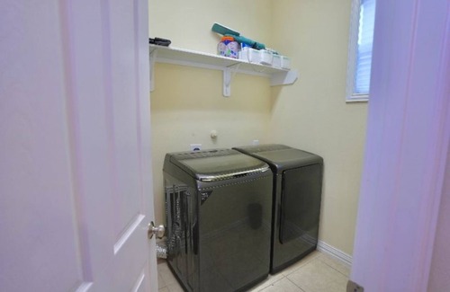 Sharpstown House | Hidden 4BR Mediterranean Home - 7 mins from the Galleria