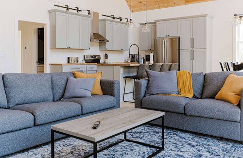 Berrien Springs House | Hidden Arbor House - newly renovated retreat!
