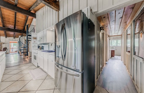 Alto Cabin | Hidden Buffalo Lodge | Sleeps 14 Hot Tub Porch