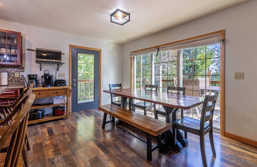 Greenway House | Hidden Cabin: Kayaks & firewood Included
