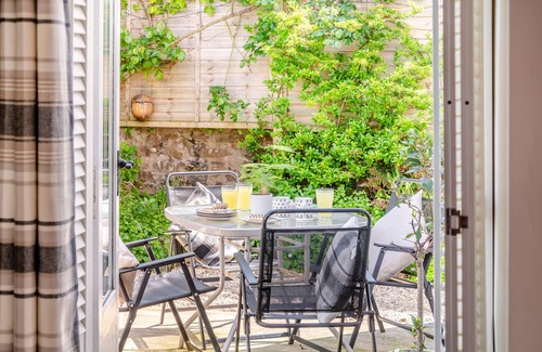 Porlock House | Hidden Cottage - Two Bedroom House, Sleeps 4