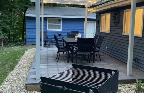 Berrien Springs House | Hidden Cottage Near Notre Dame