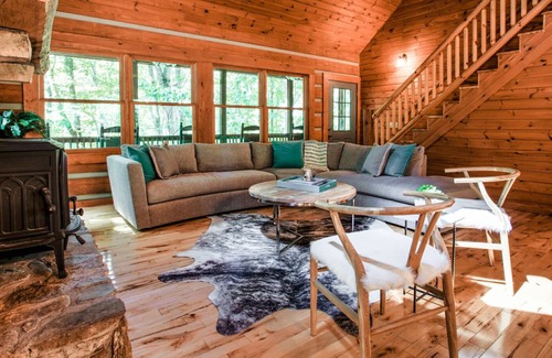 Asheville Cabin | Hidden Cove Cabin: Cabin Near Downtown AVL! Hot Tub, Game Rm!