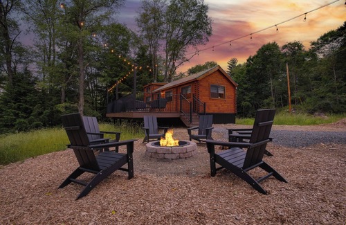 Shippenville Cabin | Hidden Creek Hideaway w/Hot Tub & Views + Fire Pit