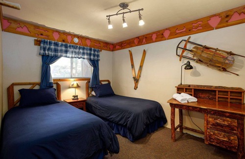 Twin Peaks Hotel | Hidden Creek Lodge | Family & Retreats | Game Room | Ponds & Streams