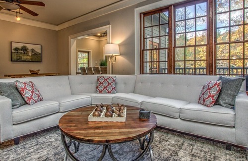 Asheville House | Hidden Creek Lodge: Upscale Retreat on Doorstep of Dwtn AVL with Hot Tub!