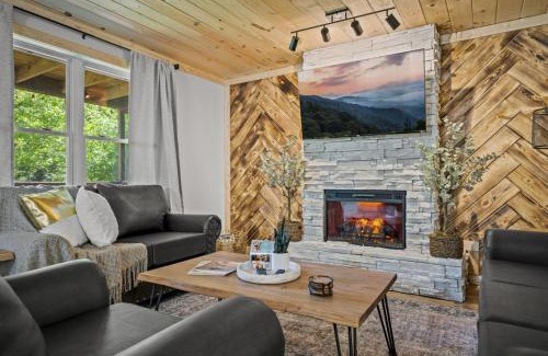 Sevierville House | Hidden Forest Spa Sauna Nature Secluded 93 acres