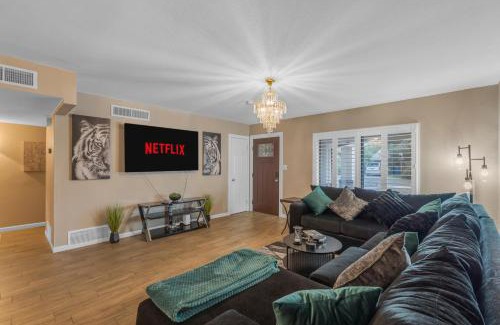 Camelback East Villa | Hidden Gem 10 min to Sky Harbor & DT!