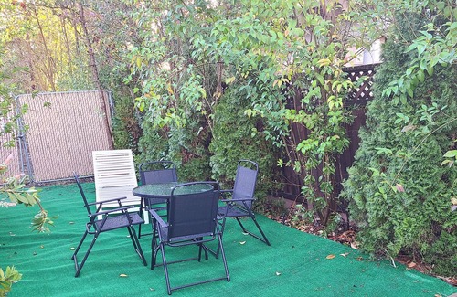 Walnut Creek House | ★Hidden Gem★ 2 Blocks to DT w/ private yard
