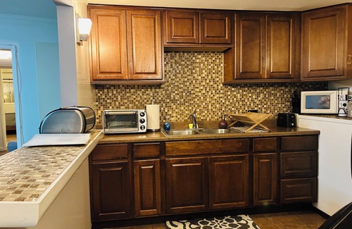 Rossmoyne House | Hidden Gem! 2BR Guest House Near LA, Glendale & Universal