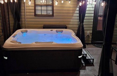 Houston County House | Hidden Gem - 3BD, 2FB w/Jacuzzi + Pool Table