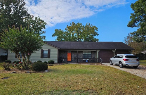 Houston County House | Hidden Gem - 3BD, 2FB w/Jacuzzi + Pool Table