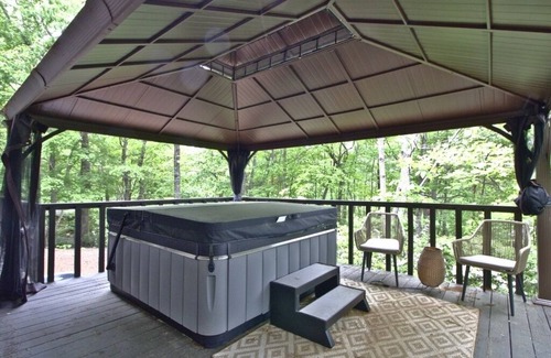 Lake Lure House | Hidden Gem at Rumbling Bald