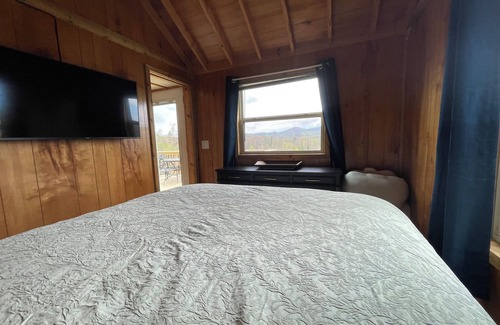 Warrensville Cabin | 'Hidden Gem' cabin with amazing Mountain Views!