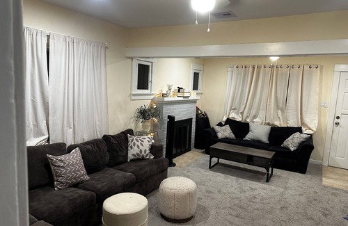San Bernardino House | Hidden Gem. Comfy 2 Bedroom Home near NOS Event Center.