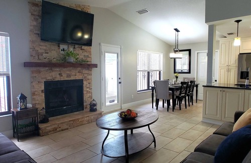 Country Oaks House | ❤️Hidden Gem Home in Sarasota w/amenities by UTC Mall and Siesta Key