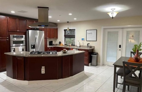 Sebring House | Hidden Gem Home @Oceanside Ave