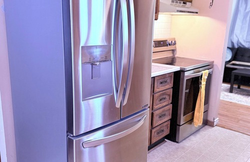 Belleville House | Hidden Gem in Belleville Huge Backyard!