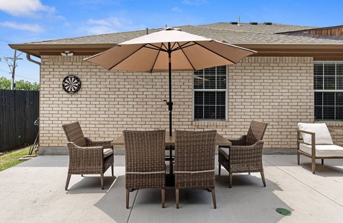 Watauga House | Hidden Gem in Fort Worth with Hot Tub & Mini Golf