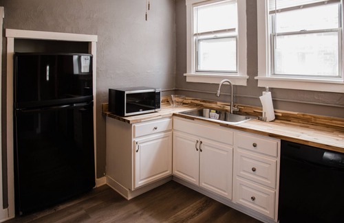 Swissvale Apartment | Hidden Gem in Swissvale sleeps 6