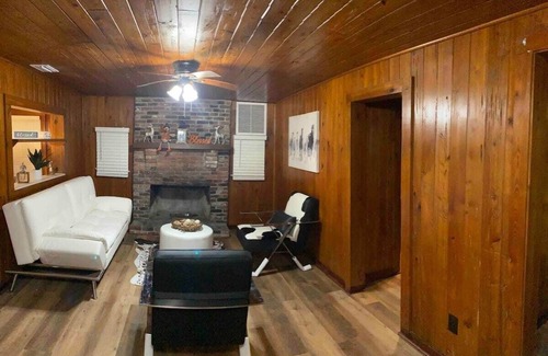 Inglis Cabin | HIDDEN GEM IN WEST FLORIDA! 12 PPL CABIN