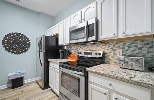 Windsor Hills Condo | Hidden Gem less than 2 miles to Disney! NEW FLOORS and much more! 2 bed/2 bath