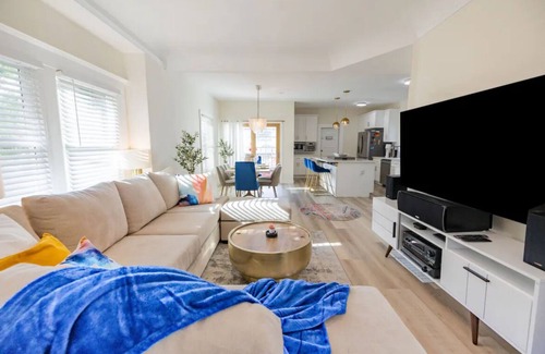 Piedmont House | Hidden Gem - Luxury Living - Walk Everywhere