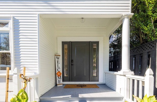 Piedmont House | Hidden Gem - Luxury Living - Walk Everywhere
