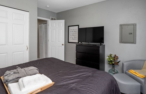 The Gate Apartment | Hidden Gem near Soulard / Downtown+ Free parking