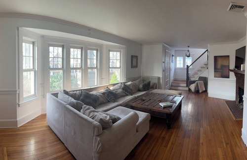 Beaver Hills House | Hidden Gem: Newly Remodeled 5-Bedroom Haven with Central AC in New Haven