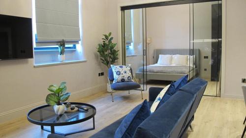 Chinatown Apartment | Hidden Gem of City Center