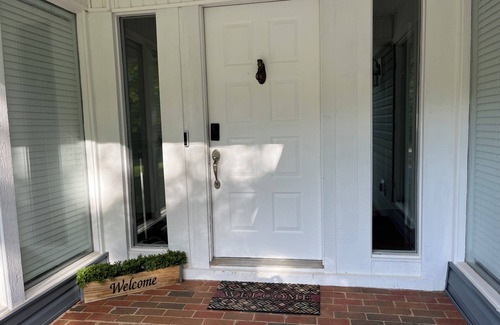 Huntersville House | Hidden Gem of Huntersville. Take a load off in our tucked away slice of heaven.
